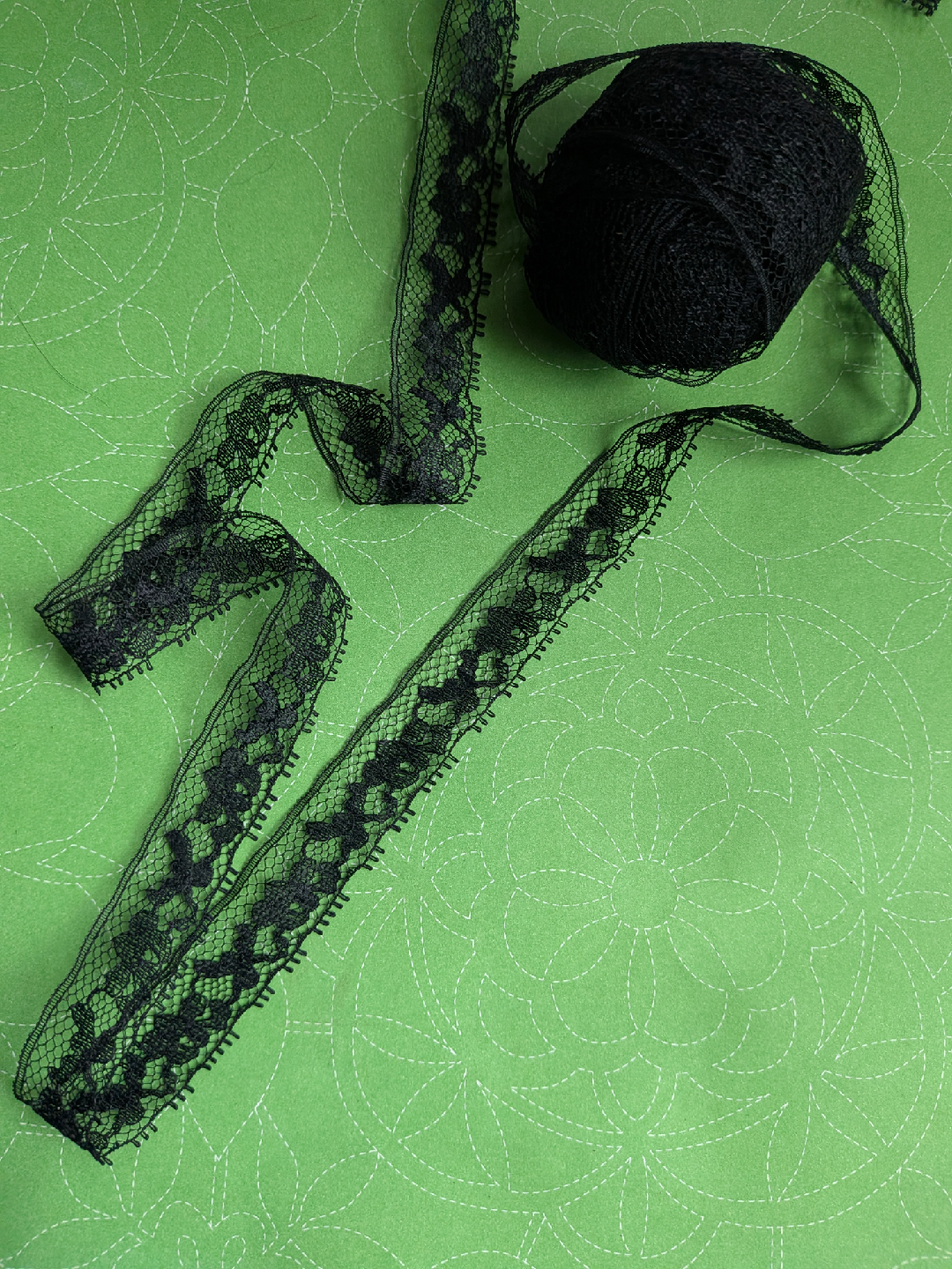 SIX YARDS Vintage Black Lace Trim - photo 3