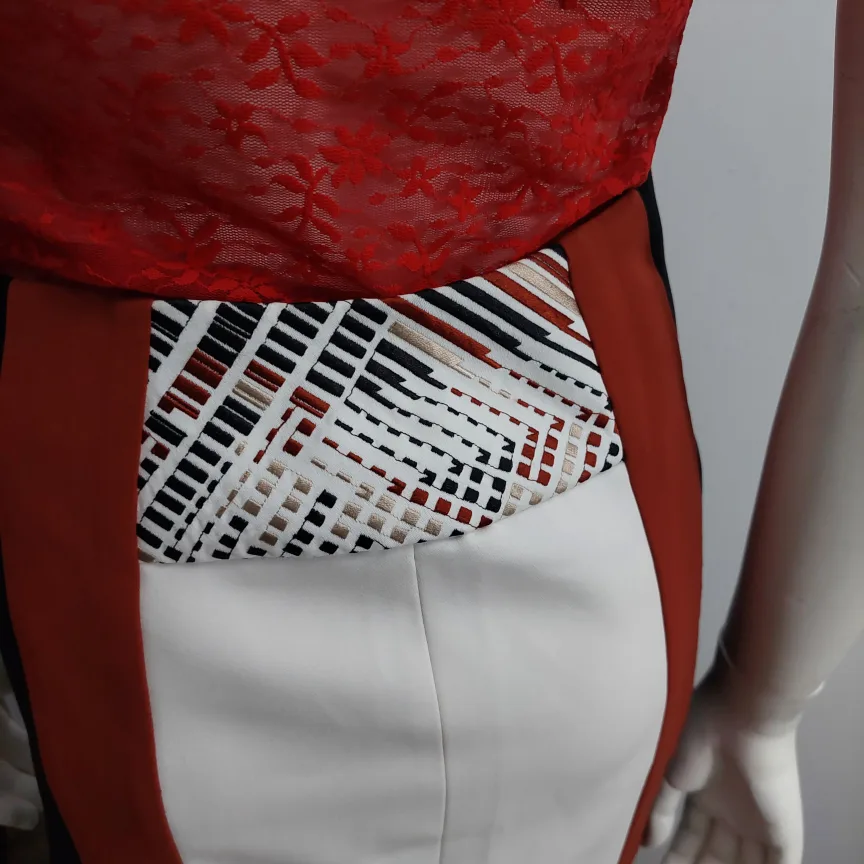 NEW White House Black Market Skirt - Size 00 NWOT image indicator(3)