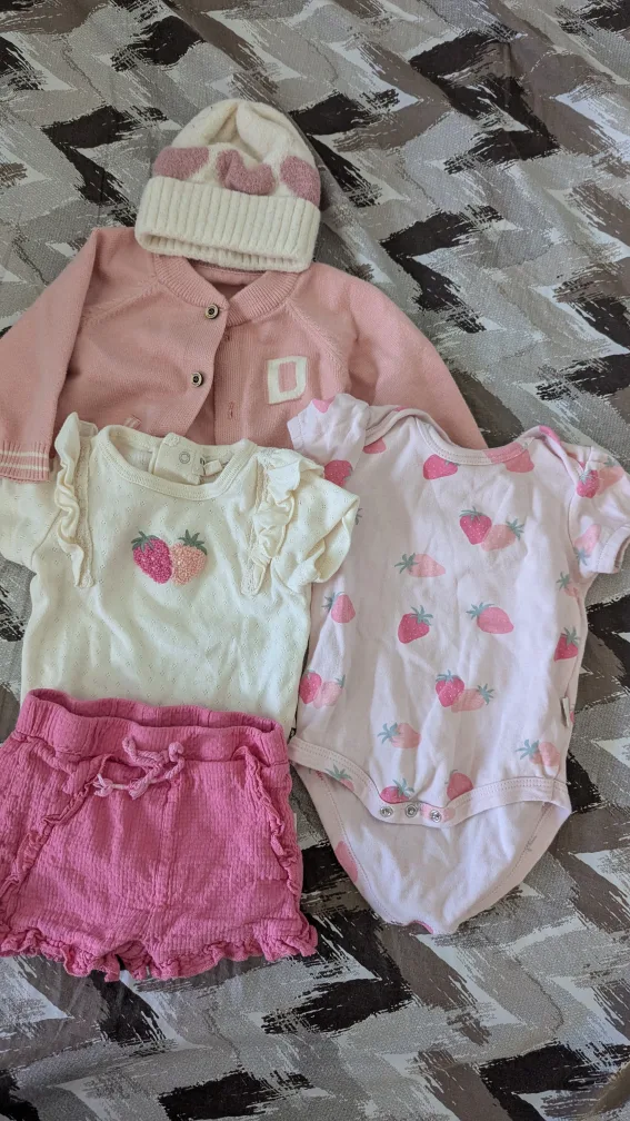 Baby/Toddler Clothes Bundle image indicator(2)