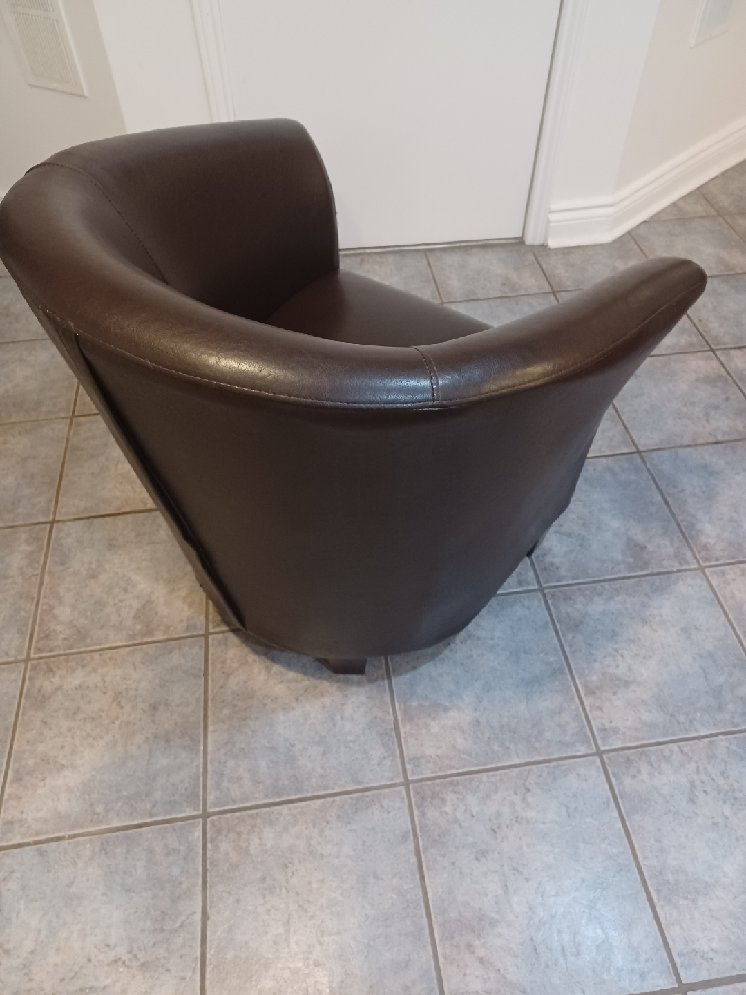 Brown Leather Tub Chair - photo 3
