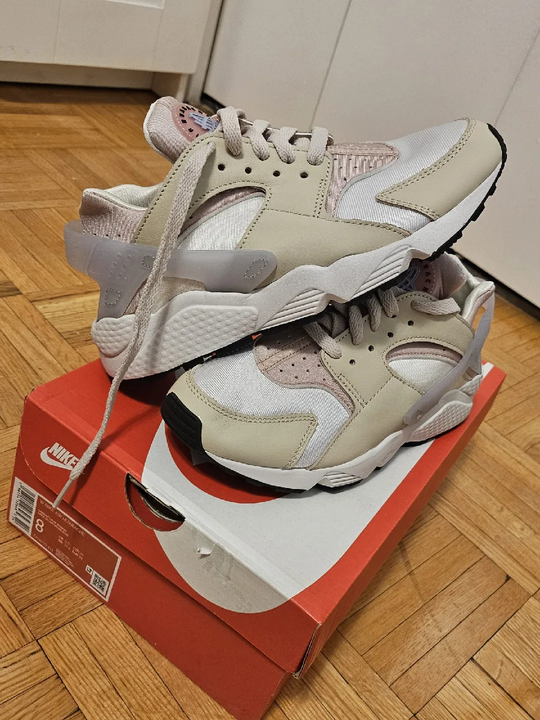 Nike Air Huarache, Women's Size 8 - New thumbnail