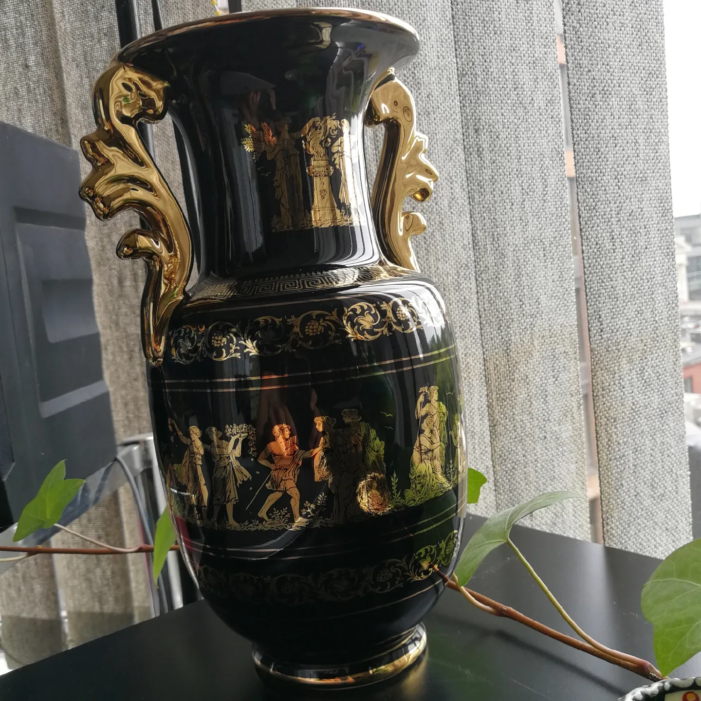 Black and Gold Decorative Vase image indicator(2)