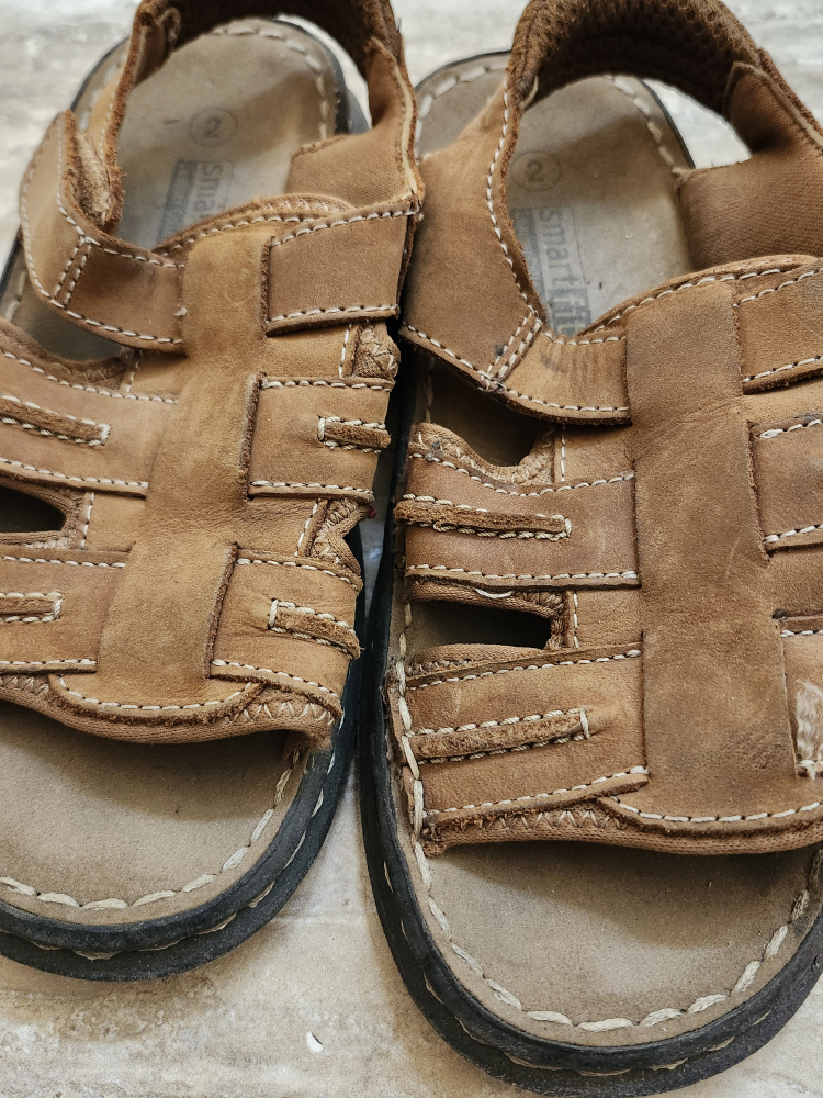 Airwalk Sandals Size 2 - photo 2