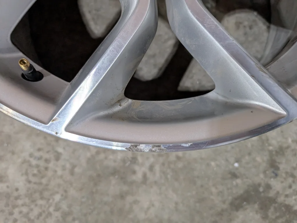 (4)-18 Inch Alloy Rims Off 2012 BMW X3 image indicator(7)