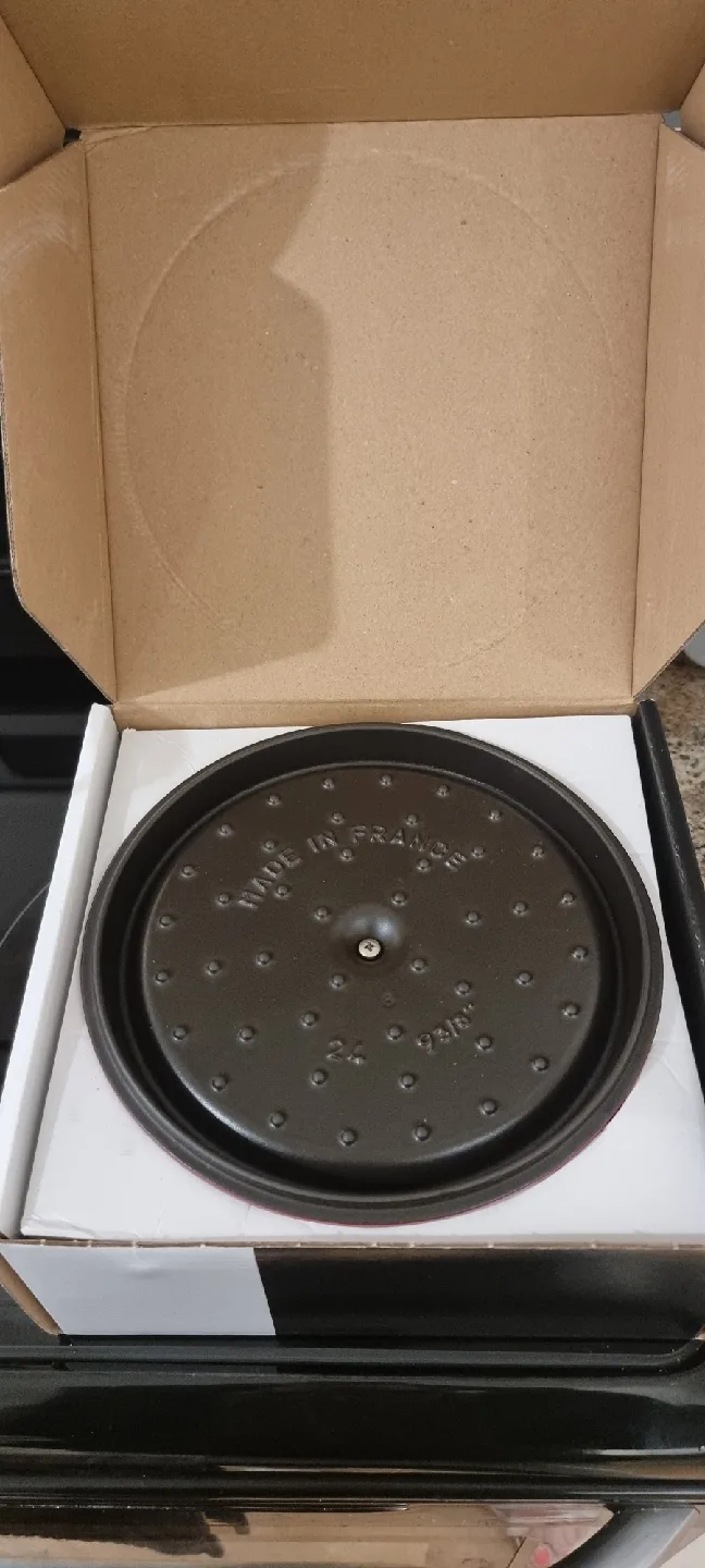 Staub Cocotte Ronde 24cm Cherry Red Dutch Oven image indicator(5)