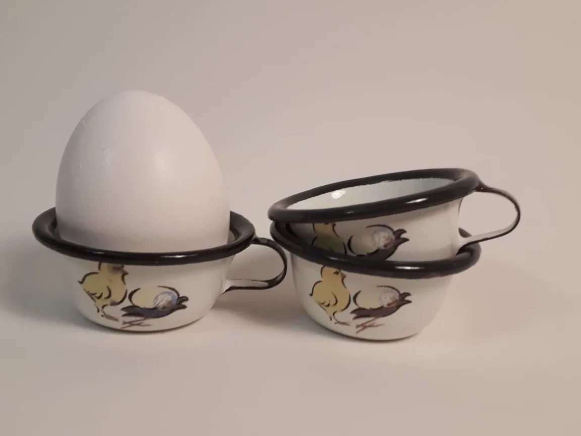 Egg holders (La Montaña Enamelware) thumbnail