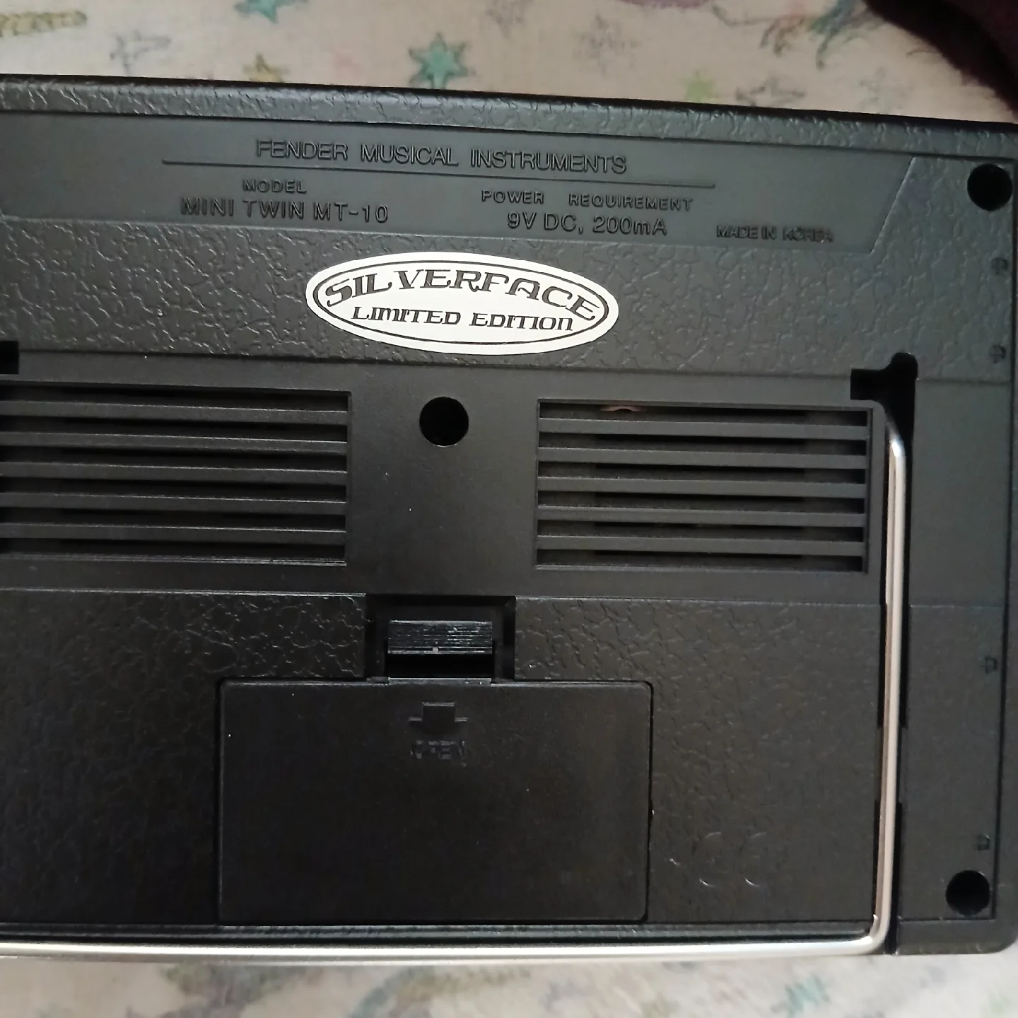 Fender Mini Twin MT-10 Silverface Guitar Amplifier image indicator(3)