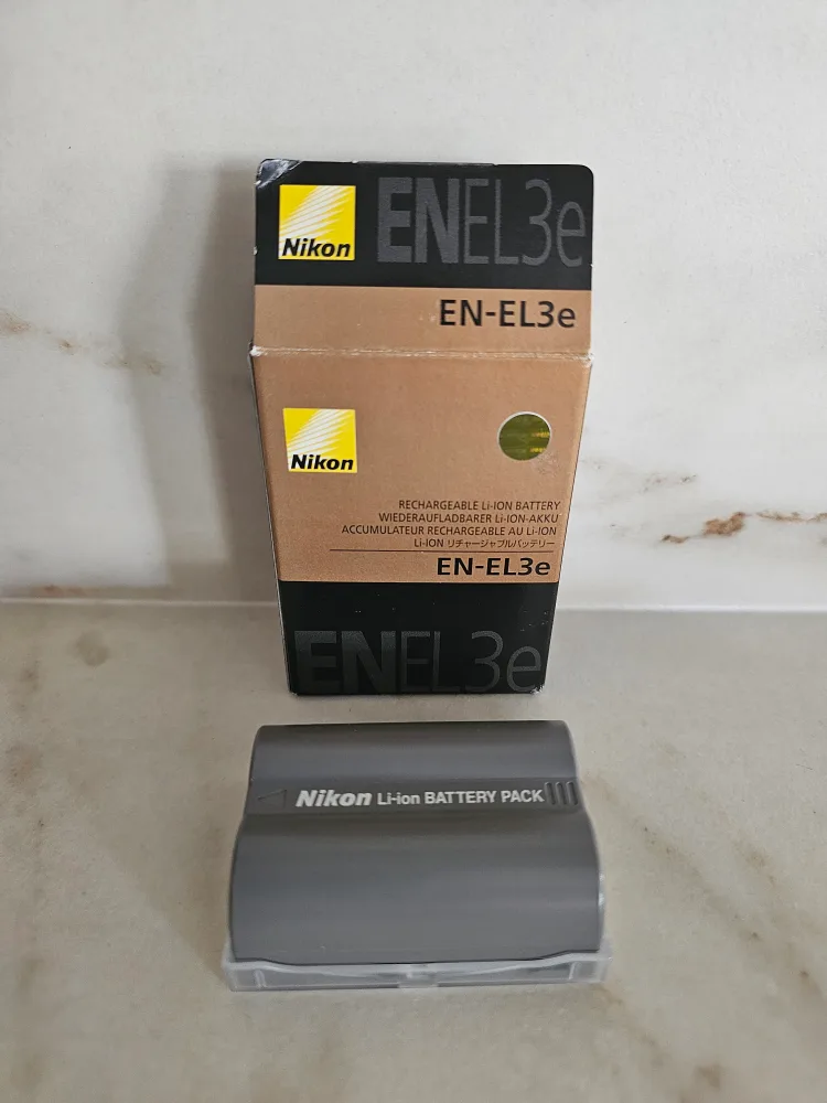 Nikon D80 Digital SLR Camera Body. Needs repair. Accessories. image indicator(6)