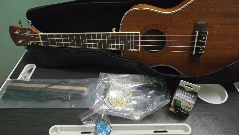 Lohanu Ukulele with Tuner and Accessories image indicator(3)