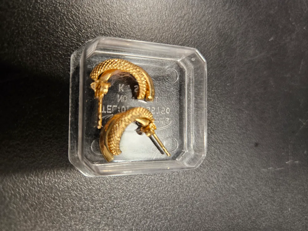 Gold Hoop Earrings image indicator(3)