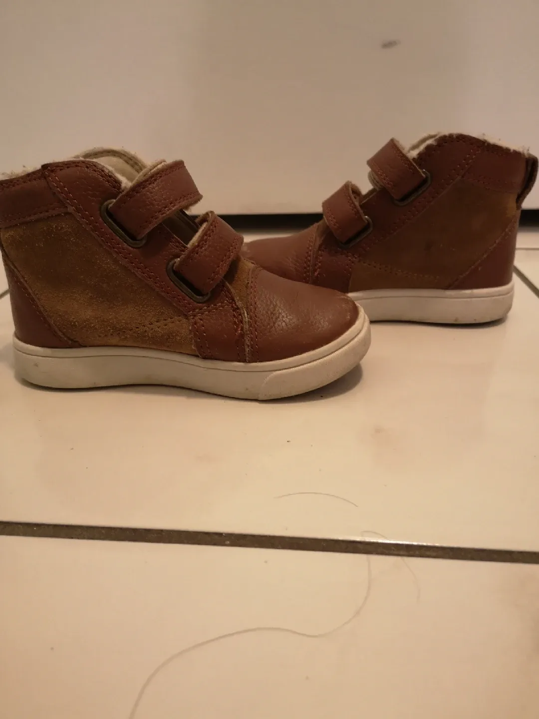 UGG Brown Leather & Suede Ankle Boots - Size 7 image indicator(6)