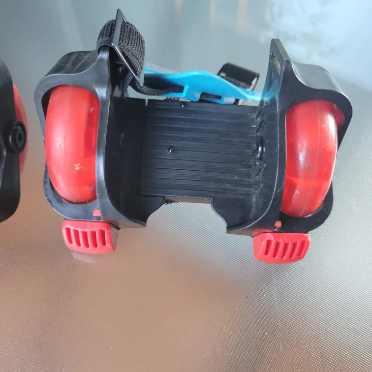 Madd Light-Up Rollers for kids image indicator(2)