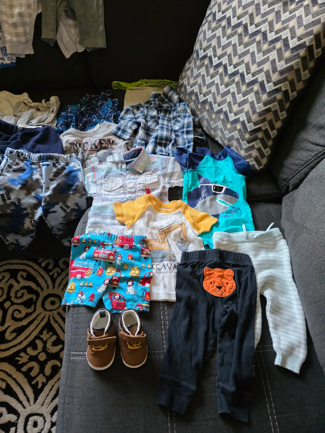 Mixed Lot of Baby & Toddler Clothing (Mostly 6 month) image indicator(2)