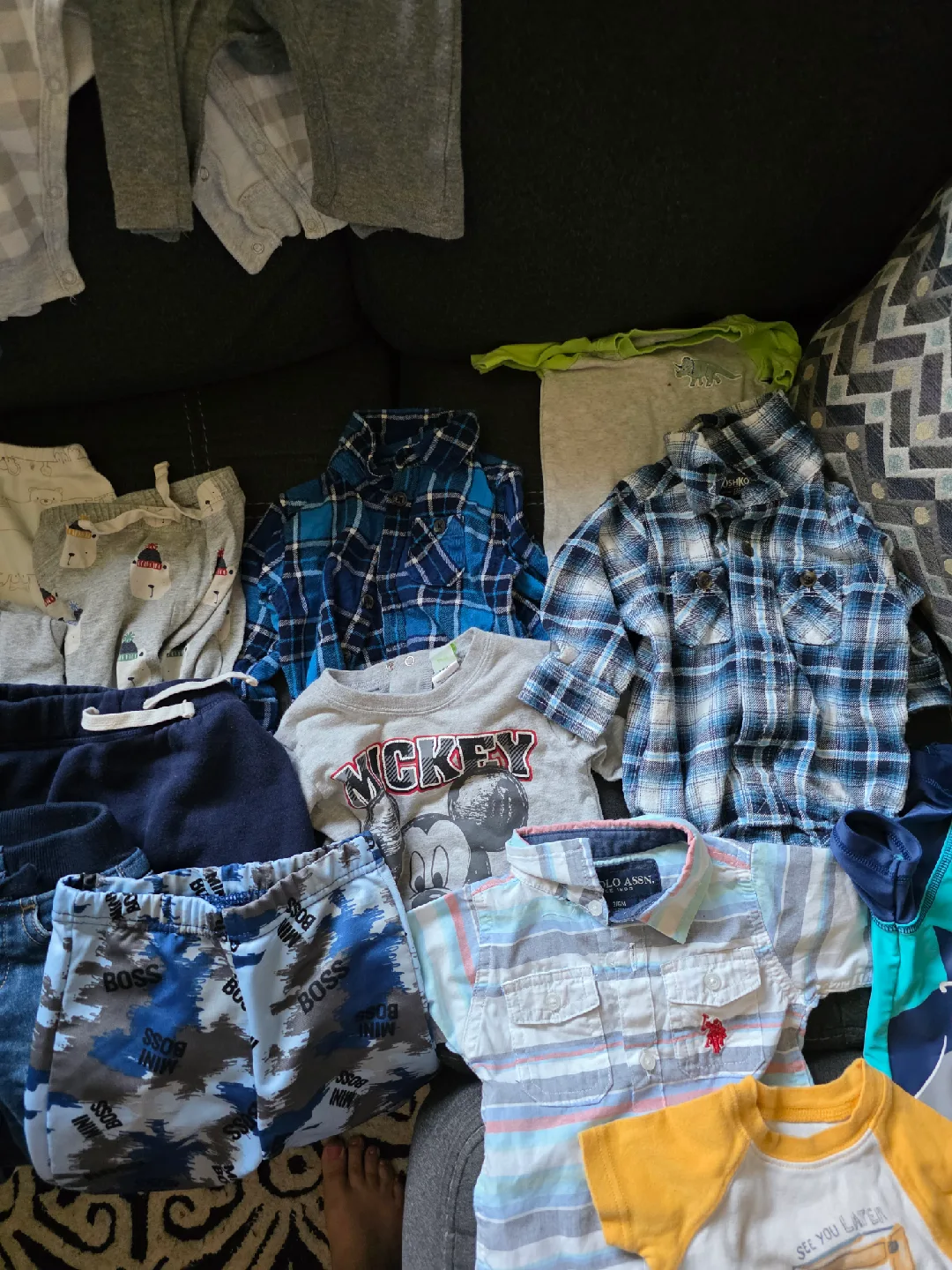 Mixed Lot of Baby & Toddler Clothing (Mostly 6 month) image indicator(4)