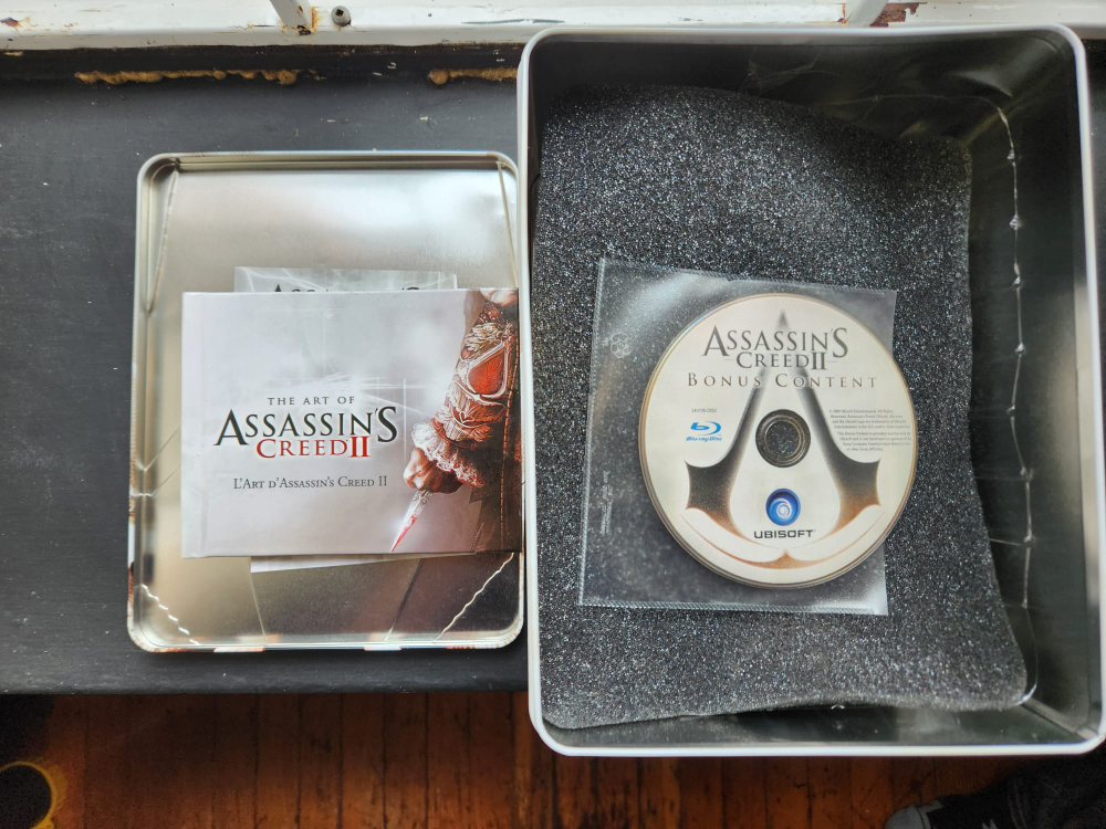Assassin's Creed II Limited Edition Collectibles - photo 3