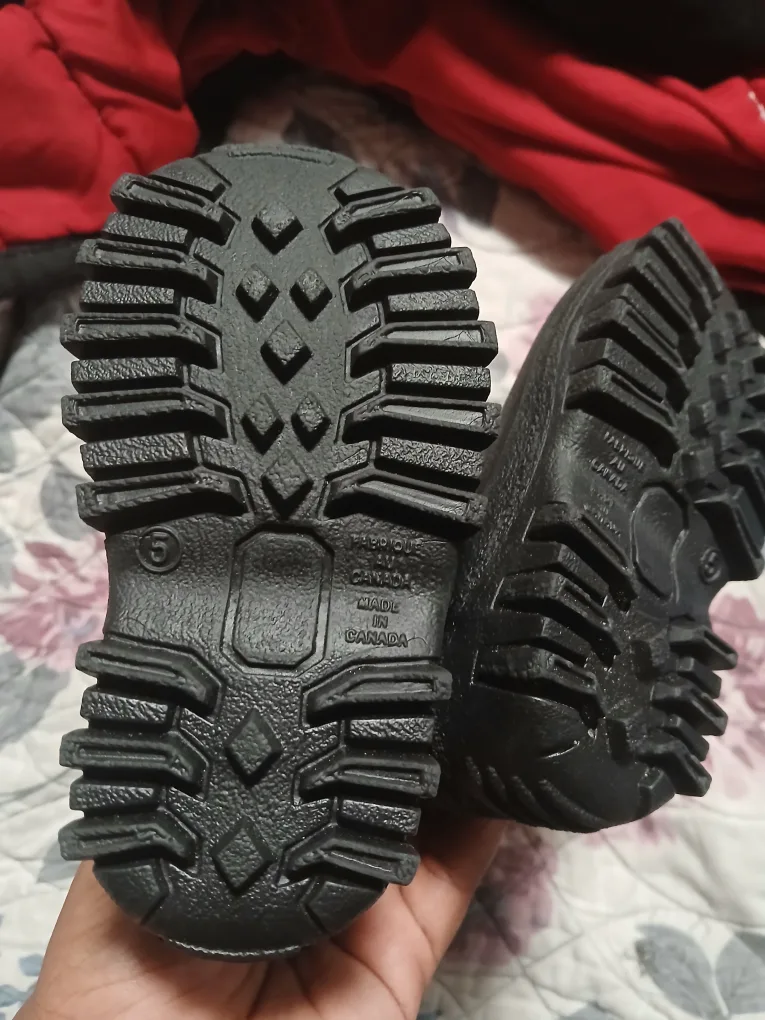 Toddler Size 5 Black Winter Boots image indicator(2)