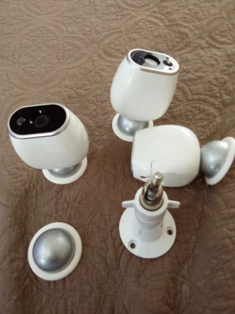 3 Arlo  Wireless Security Cameras image indicator(2)