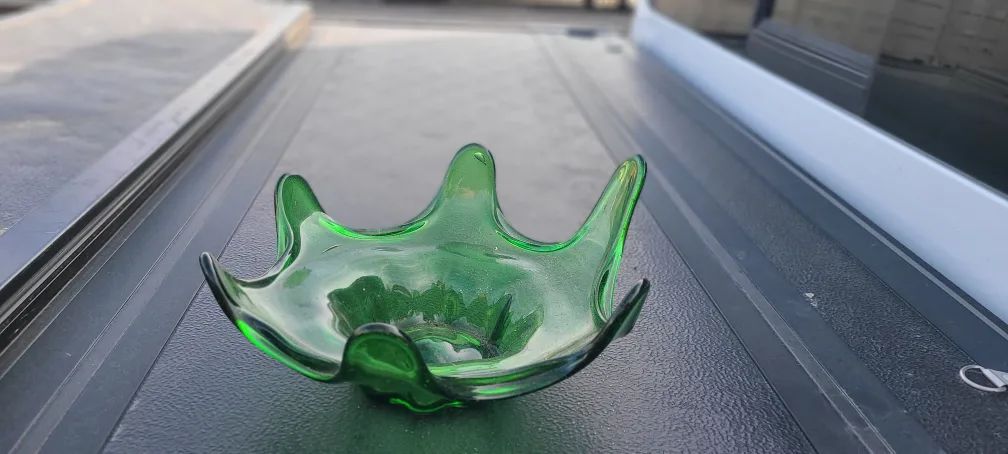 Green Art Glass Bowl thumbnail