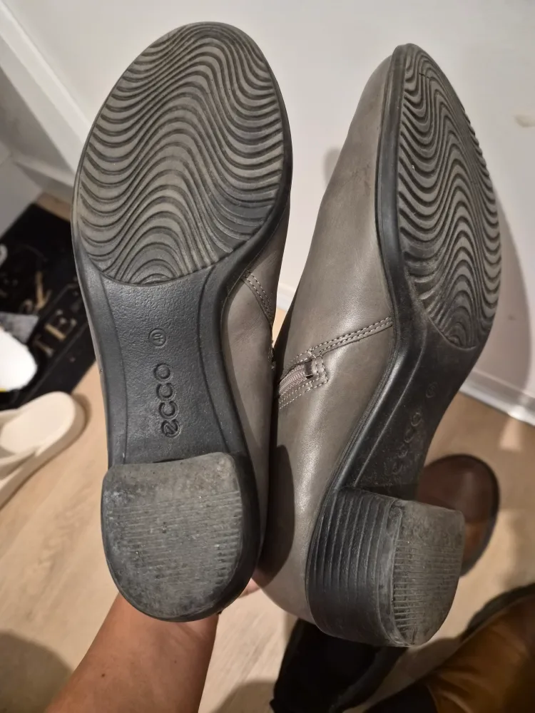 Boots for women image indicator(2)