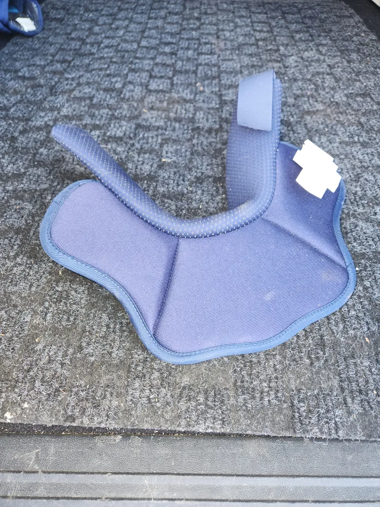 Vaughn VPC-7000 Hockey Neck Guard image indicator(5)