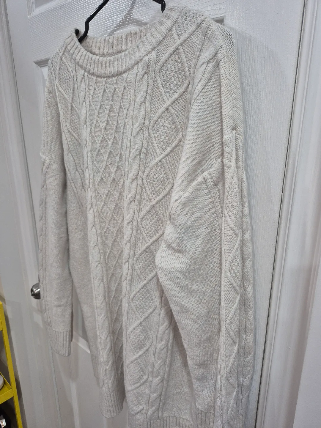 H&M Cream Cable Knit Sweater image indicator(2)