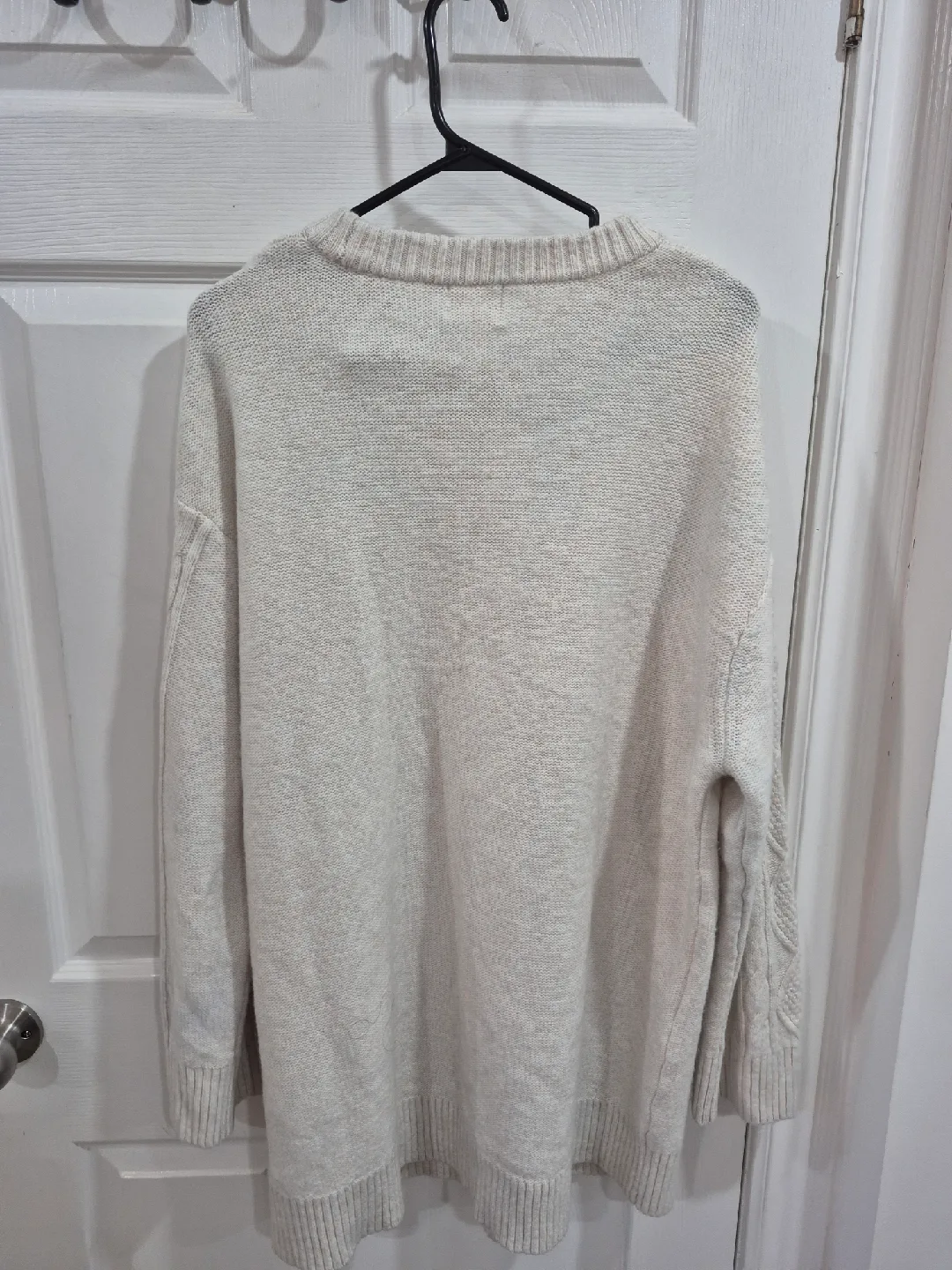 H&M Cream Cable Knit Sweater image indicator(3)