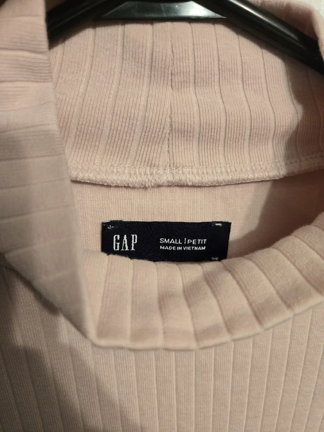 Pink GAP top, women's size S image indicator(3)