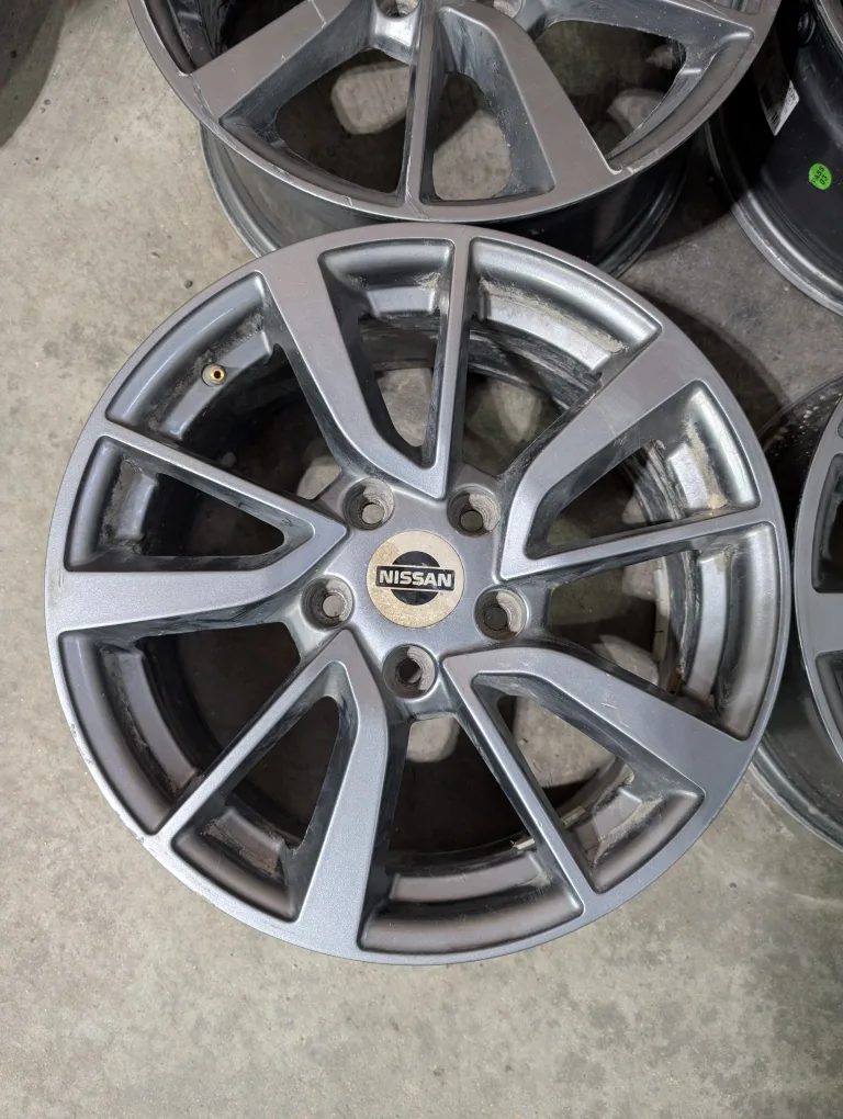 (4)-16 Inch Aftermarket Nissan Alloy Rims/TPMS Sensors image indicator(3)