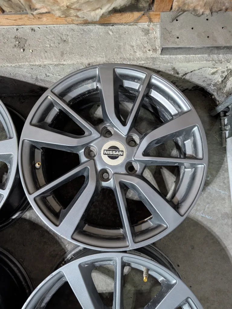 (4)-16 Inch Aftermarket Nissan Alloy Rims/TPMS Sensors image indicator(4)