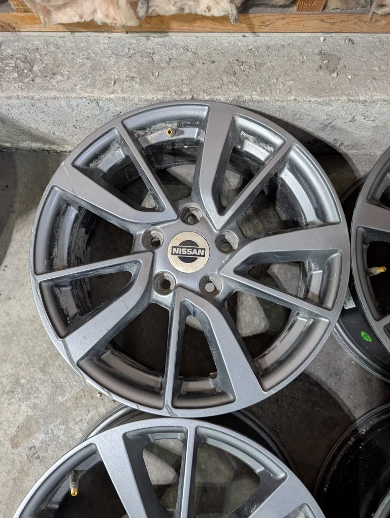 (4)-16 Inch Aftermarket Nissan Alloy Rims/TPMS Sensors image indicator(5)