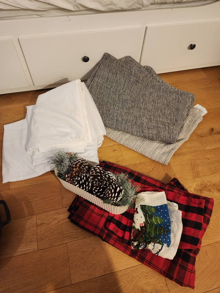 Rugs / Bedsheets / Tablecloths