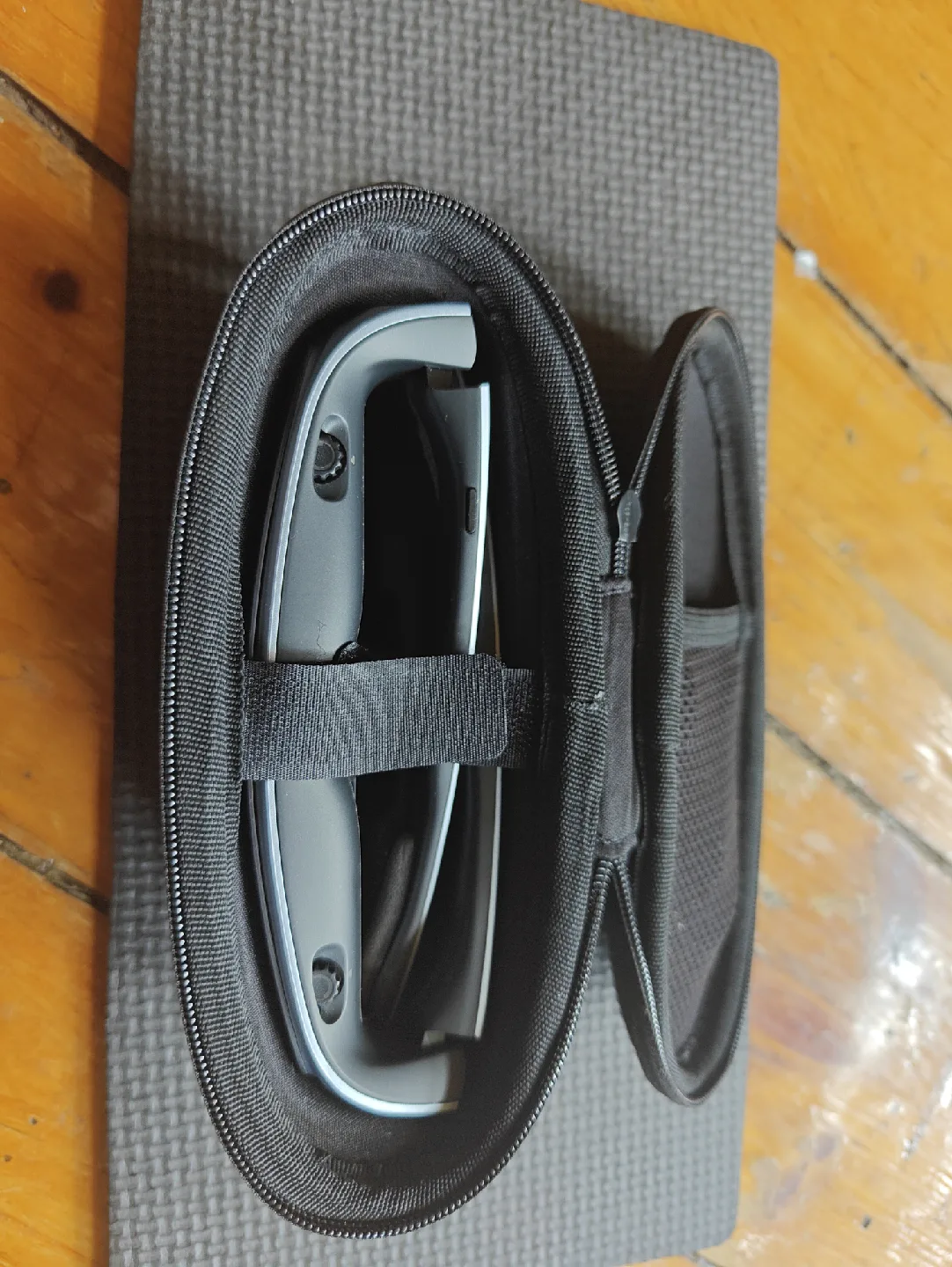 Rokid Air AR Glasses with Case & Charger image indicator(2)