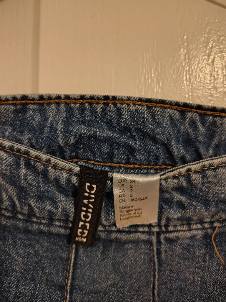 H&M Divided Denim Mini Skirt - Size 2 image indicator(5)