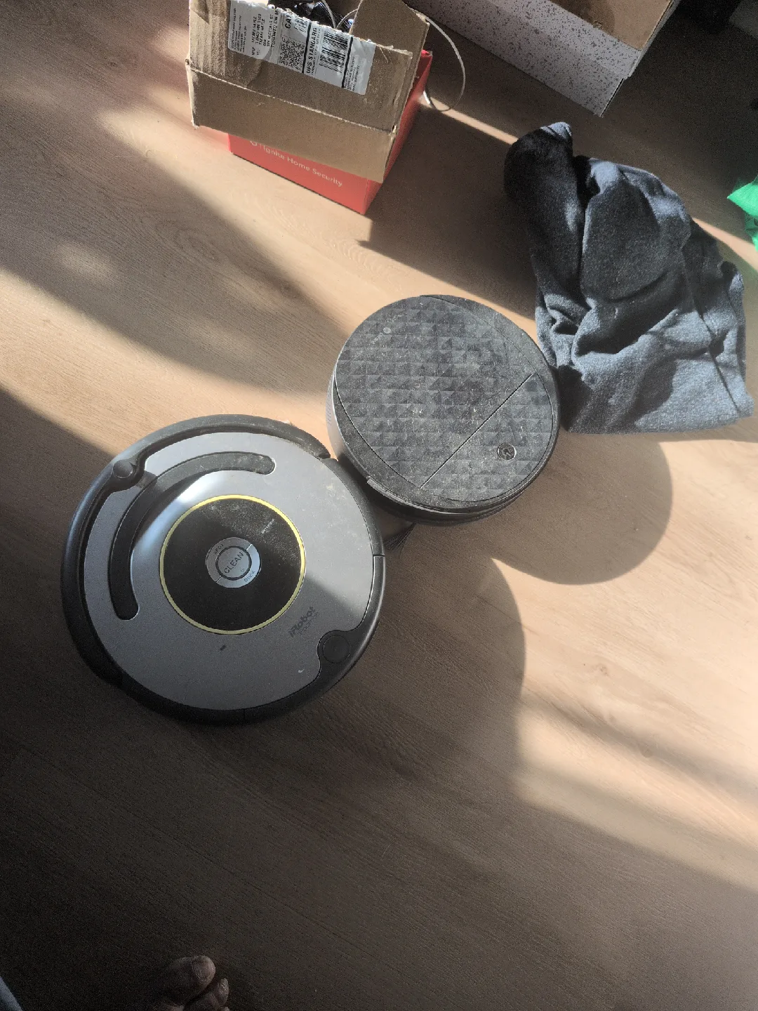 iRobot Roomba Vacuum thumbnail