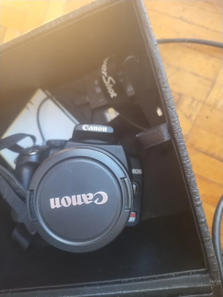 Canon Camera with Accessories image indicator(4)