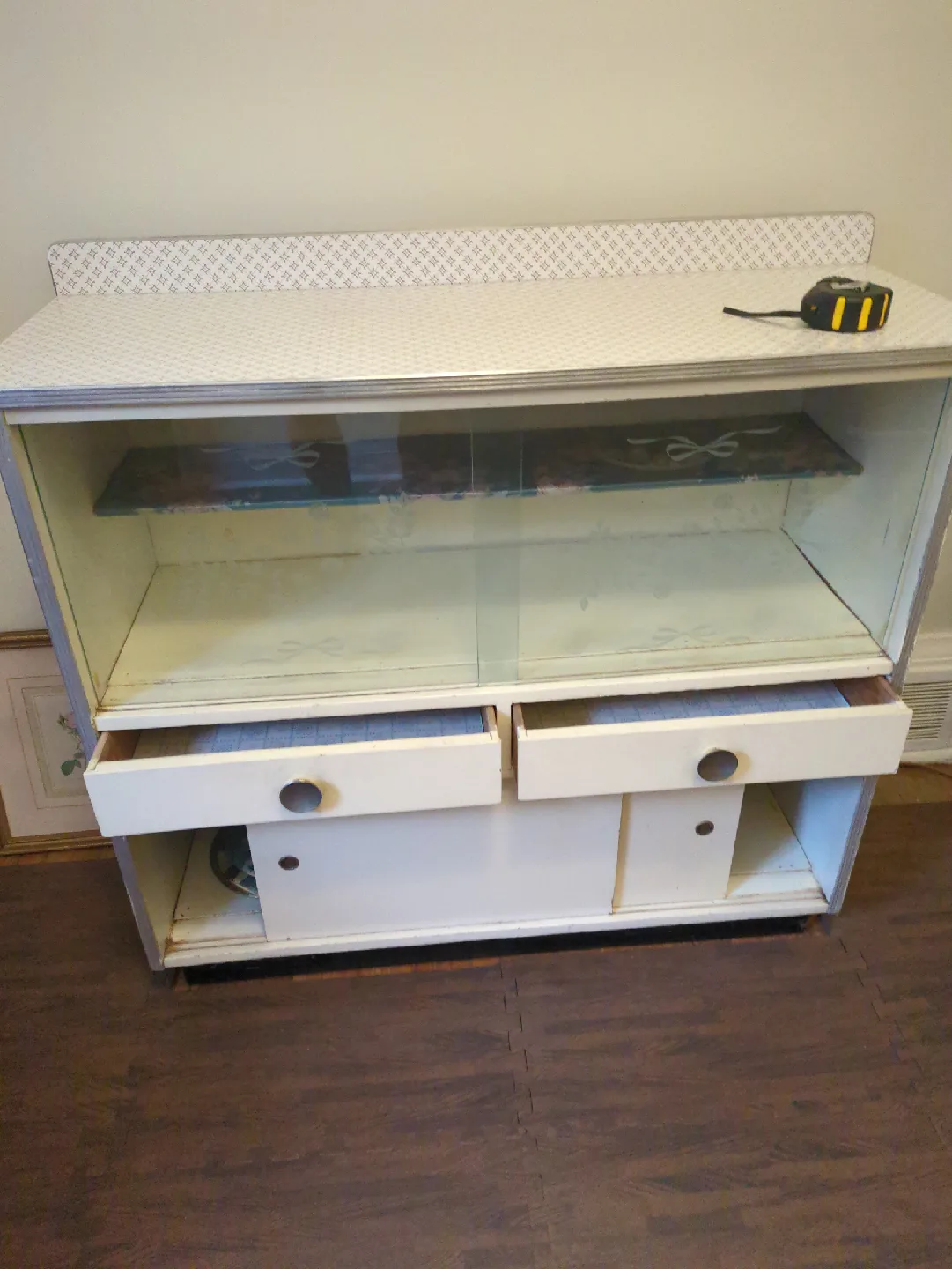 Vintage White Display Cabinet - 41" x 35" 🥕 image indicator(5)