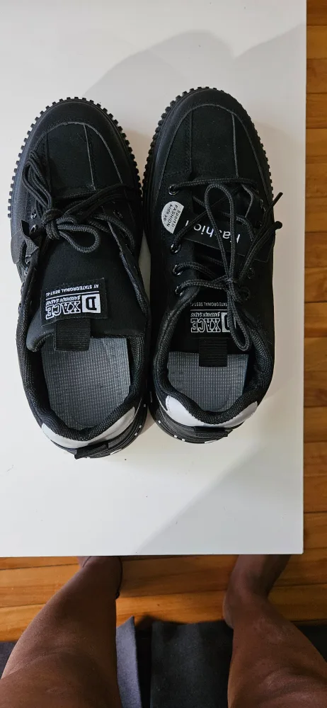 Black Fashion Sneakers thumbnail