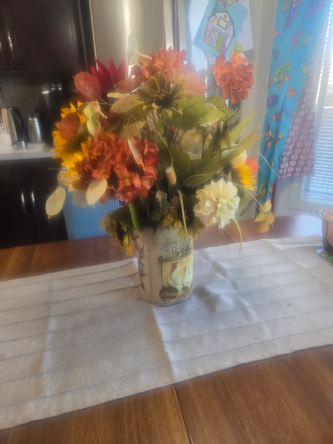 Floral Arrangement in Decorative Vase image indicator(2)