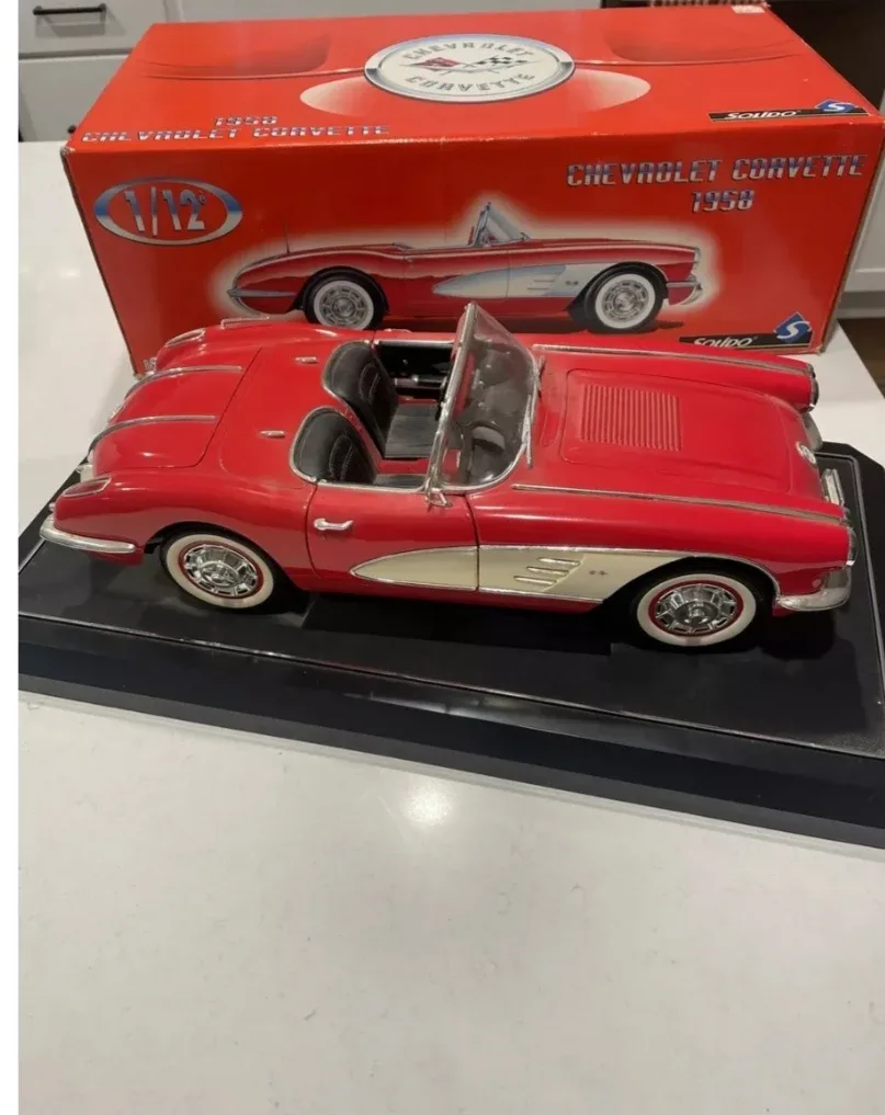 Chevrolet Corvette 1958 Diecast Model 1/12 Scale image indicator(7)