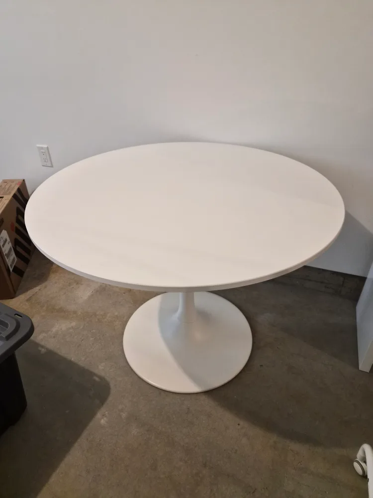 IKEA DOCKSTA White Round Dining Table image indicator(2)