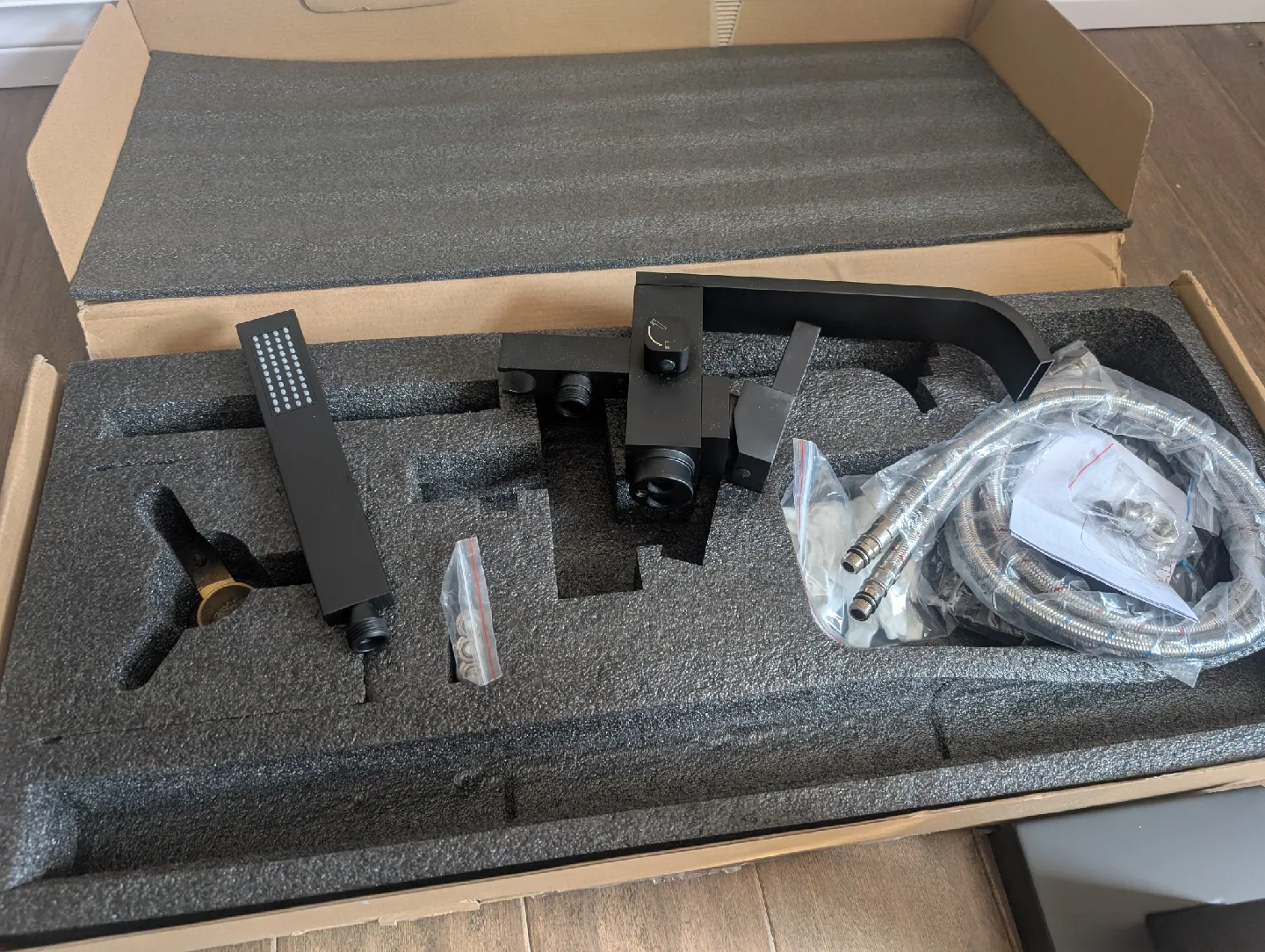 Brand New Freestanding Bathtub Filler Faucet For Sale image indicator(5)