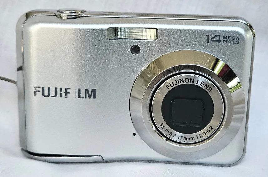 Fujifilm FinePix AV200 14 MP Digital Camera thumbnail