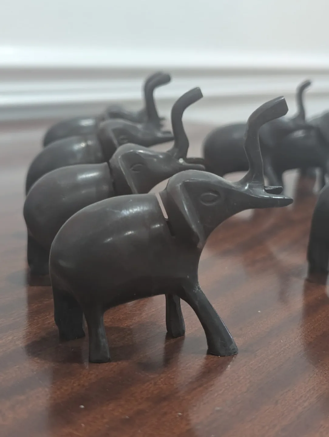 Set of 8 Iron Elephant Name Place Card Holders image indicator(10)