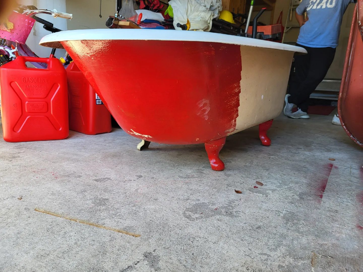 Vintage Clawfoot Bathtub - Red & White thumbnail