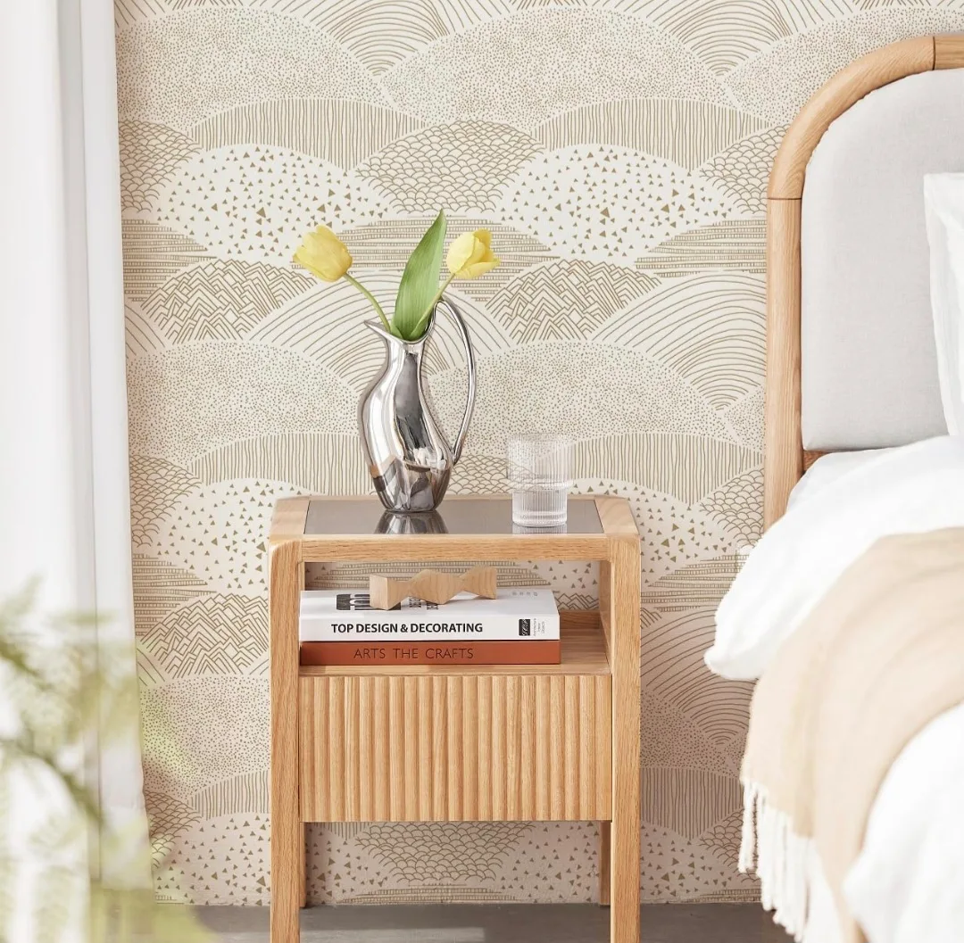 White and Gold Dot/Line Peel and Stick Wallpaper 17.3''x78.7'' image indicator(3)