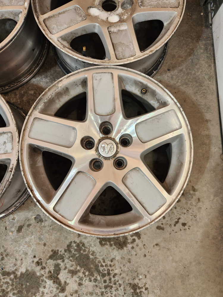 (4)-17 Inch Alloy Rims Off 2009 Dodge Magnum 5x115 - photo 2