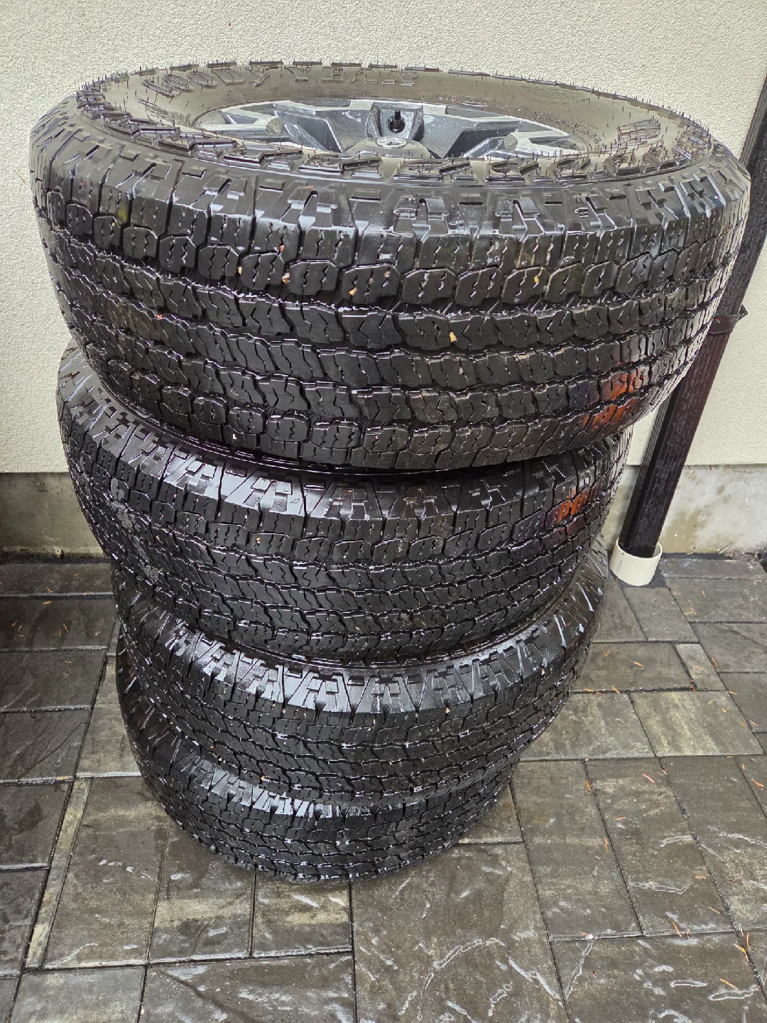 Set of 4 Goodyear Wrangler A/T Tires 265/70R16 image indicator(3)