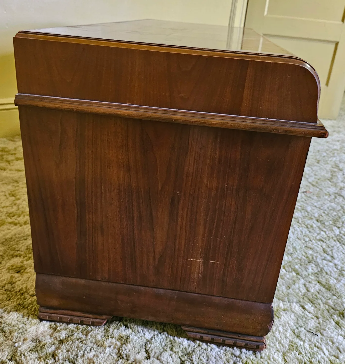Vintage Lane Cedar Wood Hope Chest / Circa 1940s image indicator(3)