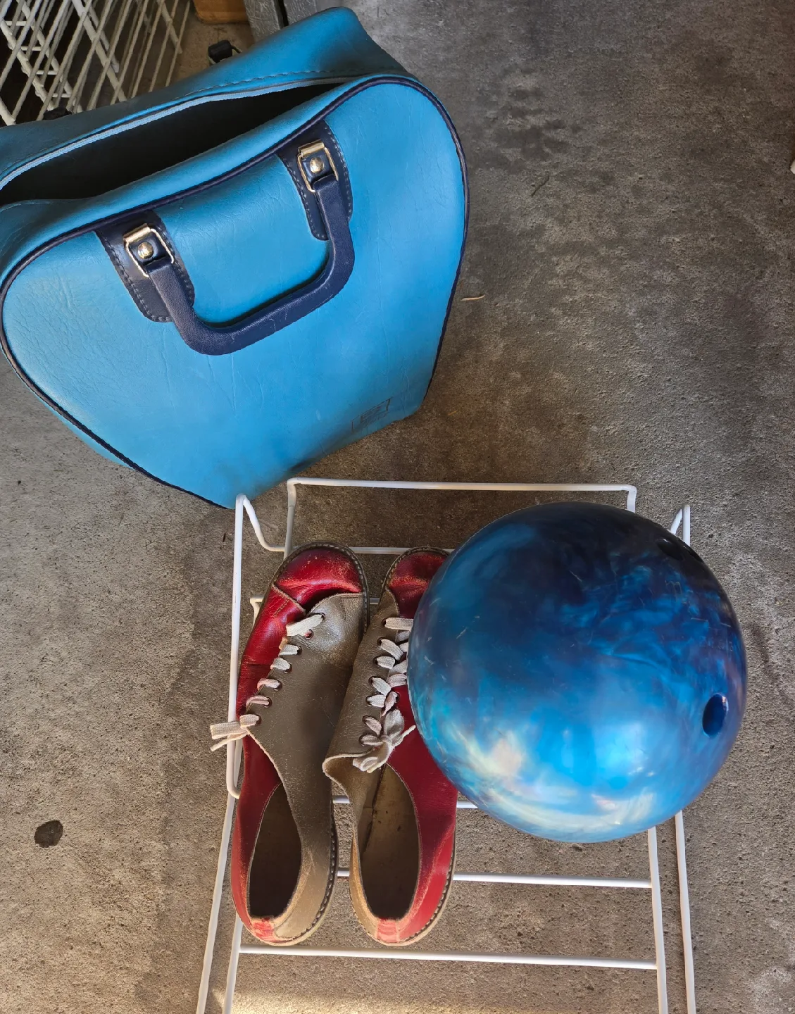 Brunswick Bowling Bag - Blue and Shoes image indicator(2)