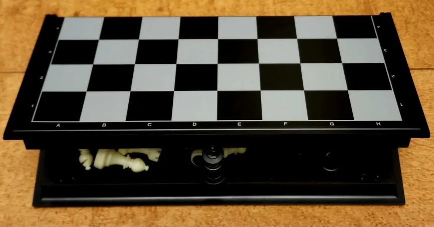 Folding Magnetic Chess Set image indicator(2)